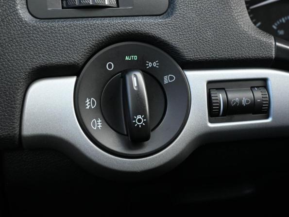 Skoda Octavia II (A5) Рестайлинг с пробегом 2012 года, цена 1 059 000 рублей, 90105 км, лифтбек, Автокод Объявления