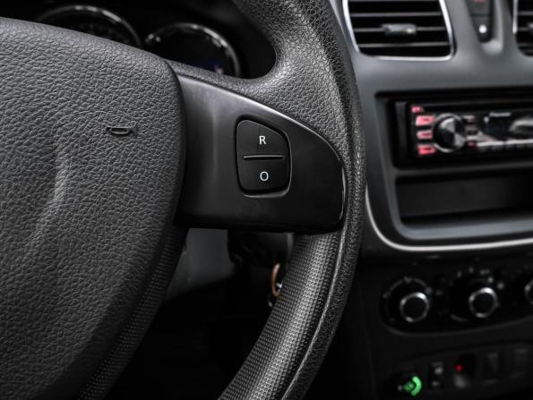 Renault Sandero II с пробегом 2015 года, цена 889 000 рублей, 24455 км, хэтчбек, Автокод Объявления
