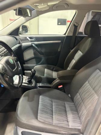 Skoda Octavia II (A5) Рестайлинг с пробегом 2013 года, цена 829 000 рублей, 254120 км, лифтбек, Автокод Объявления