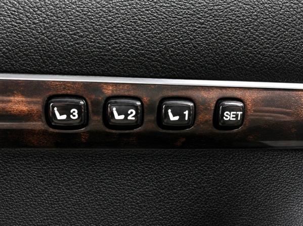 Toyota Land Cruiser 200 Series с пробегом 2011 года, цена 3 700 000 рублей, 232678 км, внедорожник, Автокод Объявления