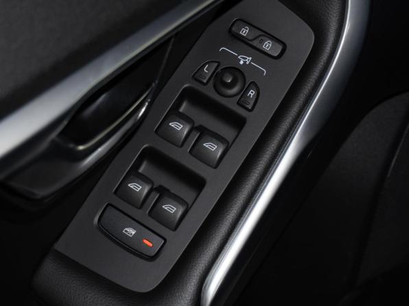 Volvo V40 Cross Country I Рестайлинг с пробегом 2019 года, цена 2 310 000 рублей, 51926 км, хэтчбек, Автокод Объявления