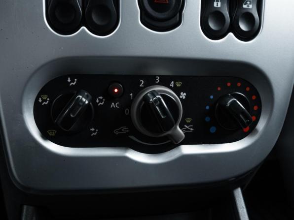 Renault Sandero I с пробегом 2012 года, цена 740 000 рублей, 187398 км, хэтчбек, Автокод Объявления