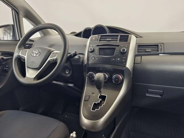 Toyota Verso I Рестайлинг с пробегом 2015 года, цена 1 349 000 рублей, 100081 км, компактвэн, Автокод Объявления