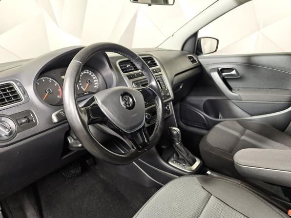 Volkswagen Polo V Рестайлинг с пробегом 2018 года, цена 1 295 000 рублей, 70658 км, седан, Автокод Объявления