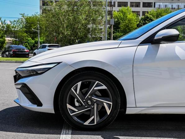 Hyundai Elantra VII (CN7) Рестайлинг с пробегом 2024 года, цена 2 619 999 рублей, 847 км, седан, Автокод Объявления
