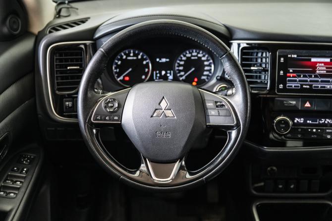 Mitsubishi Outlander III Рестайлинг 2 с пробегом 2018 года, цена 1 980 000 рублей, 91213 км, внедорожник, Автокод Объявления