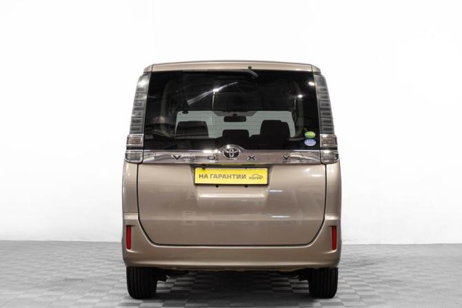 Toyota Voxy III (R80) Рестайлинг с пробегом 2018 года, цена 2 099 000 рублей, 147000 км, минивэн, Автокод Объявления