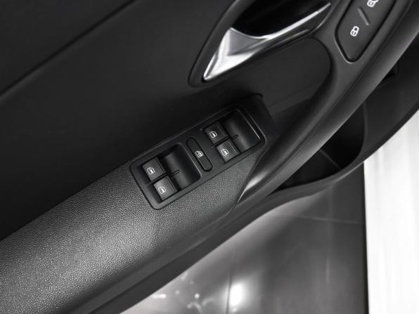 Volkswagen Polo V Рестайлинг с пробегом 2016 года, цена 1 035 000 рублей, 148483 км, седан, Автокод Объявления