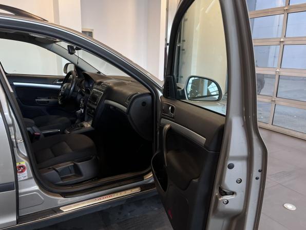 Skoda Octavia II (A5) Рестайлинг с пробегом 2011 года, цена 1 080 000 рублей, 316707 км, универсал, Автокод Объявления