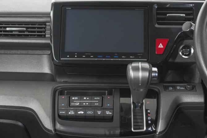 Honda Stepwgn V с пробегом 2016 года, цена 1 849 000 рублей, 117000 км, минивэн, Автокод Объявления