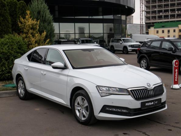 Skoda Superb III Рестайлинг с пробегом 2021 года, цена 2 858 100 рублей, 58742 км, лифтбек, Автокод Объявления