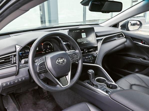 Toyota Camry VIII (XV70) Рестайлинг с пробегом 2023 года, цена 3 645 000 рублей, 31700 км, седан, Автокод Объявления