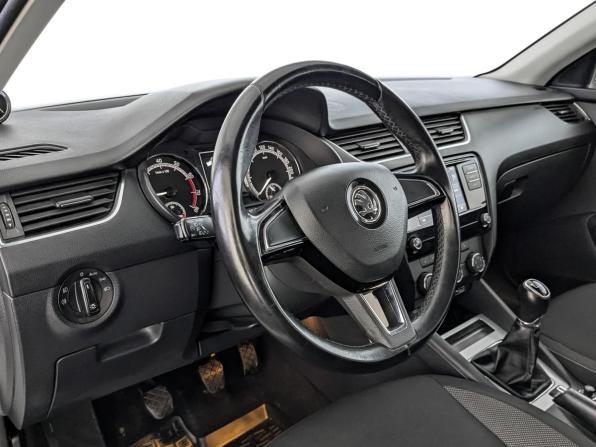 Skoda Octavia III (A7) Рестайлинг с пробегом 2019 года, цена 1 200 000 рублей, 204203 км, лифтбек, Автокод Объявления
