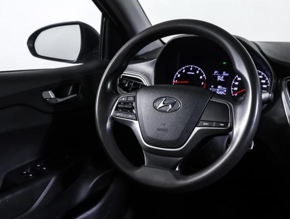 Hyundai Solaris II Рестайлинг с пробегом 2021 года, цена 885 000 рублей, 360000 км, седан, Автокод Объявления
