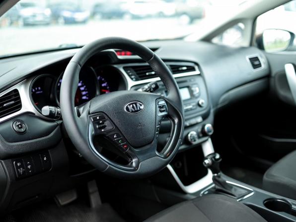 Kia Ceed II Рестайлинг с пробегом 2017 года, цена 1 289 000 рублей, 122300 км, универсал, Автокод Объявления