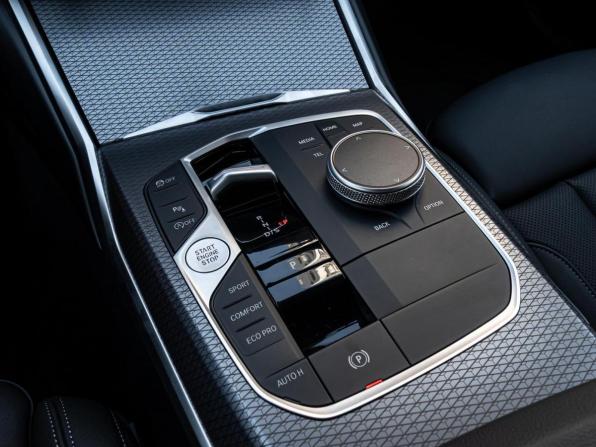 BMW 3 серии VII (G2x) Рестайлинг 2 с пробегом 2025 года, цена 5 940 000 рублей, 10766 км, седан, Автокод Объявления