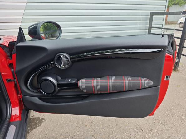 Mini Hatch III (F55/F56) Рестайлинг с пробегом 2021 года, цена 2 890 000 рублей, 70396 км, хэтчбек, Автокод Объявления