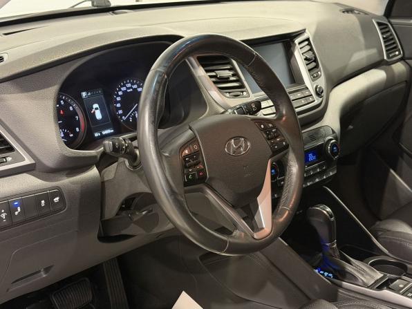 Hyundai Tucson III с пробегом 2016 года, цена 1 900 000 рублей, 134850 км, внедорожник, Автокод Объявления