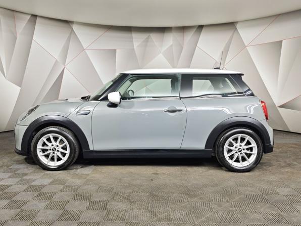 Mini Hatch III (F55/F56) Рестайлинг 2 с пробегом 2022 года, цена 2 650 000 рублей, 38691 км, хэтчбек, Автокод Объявления