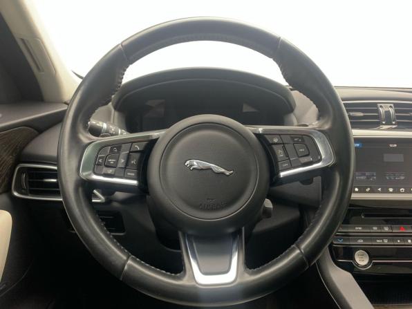 Jaguar F-Pace I с пробегом 2017 года, цена 2 449 000 рублей, 107836 км, внедорожник, Автокод Объявления