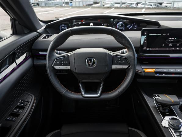 Changan UNI-V I с пробегом 2024 года, цена 2 739 000 рублей, 29607 км, лифтбек, Автокод Объявления