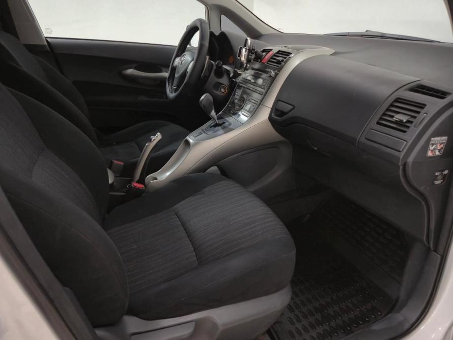 Toyota Auris I Альметьевск  - изображение 16