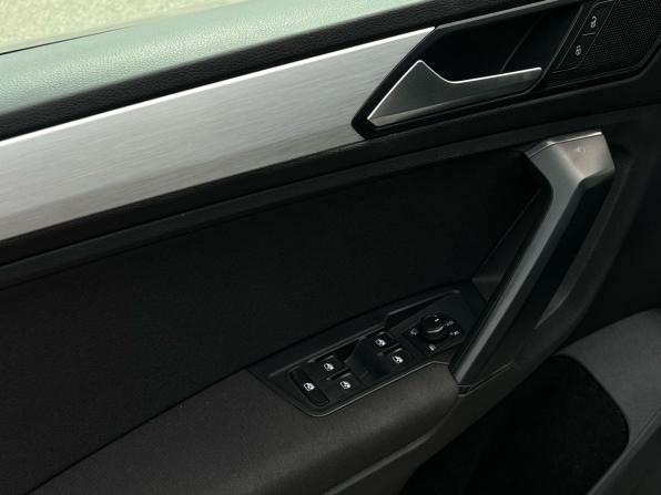 Volkswagen Tiguan II Рестайлинг с пробегом 2021 года, цена 2 499 000 рублей, 153050 км, внедорожник, Автокод Объявления