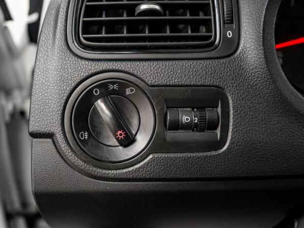 Volkswagen Polo V Рестайлинг с пробегом 2019 года, цена 975 000 рублей, 157720 км, седан, Автокод Объявления