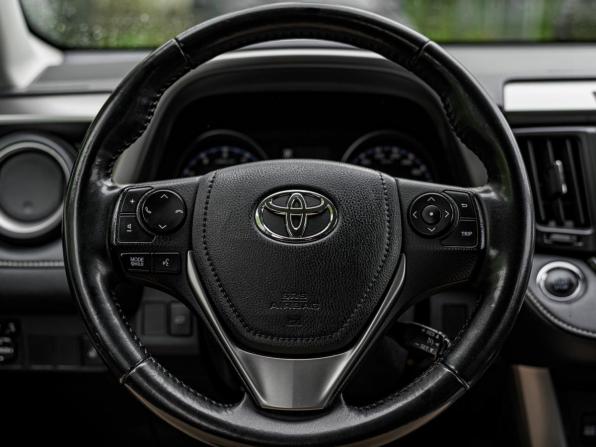Toyota RAV4 IV (XA40) Рестайлинг с пробегом 2017 года, цена 2 120 000 рублей, 134603 км, внедорожник, Автокод Объявления