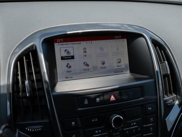 Opel Astra J Рестайлинг с пробегом 2014 года, цена 1 099 000 рублей, 101539 км, седан, Автокод Объявления