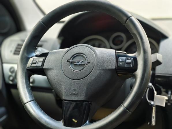 Opel Astra H Рестайлинг с пробегом 2008 года, цена 401 000 рублей, 223933 км, седан, Автокод Объявления