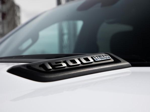 Ram 1500 V с пробегом 2023 года, цена 7 799 000 рублей, 46760 км, offers.body_type.unknown, Автокод Объявления