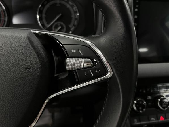 Skoda Karoq I с пробегом 2021 года, цена 2 415 000 рублей, 57195 км, внедорожник, Автокод Объявления