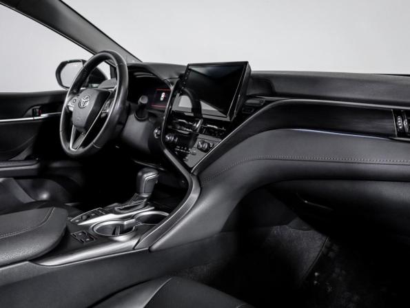 Toyota Camry VIII (XV70) Рестайлинг с пробегом 2023 года, цена 3 699 000 рублей, 22000 км, седан, Автокод Объявления