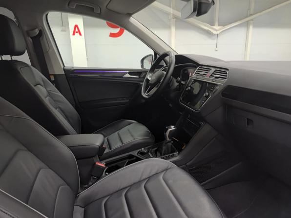 Volkswagen Tiguan II Рестайлинг с пробегом 2021 года, цена 4 079 000 рублей, 33699 км, внедорожник, Автокод Объявления