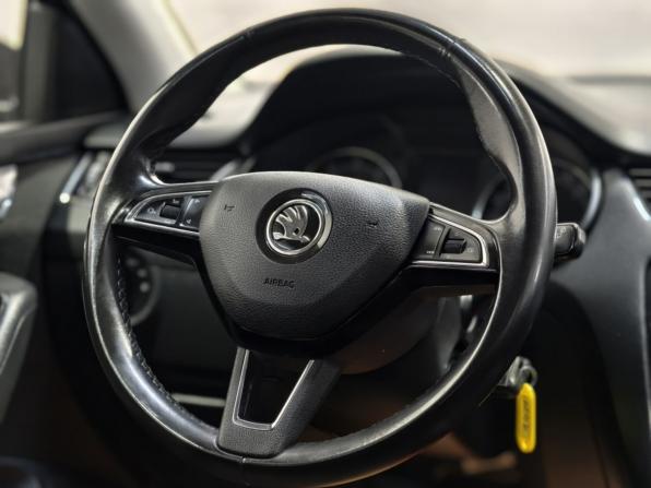 Skoda Octavia III (A7) Рестайлинг с пробегом 2019 года, цена 1 763 000 рублей, 138763 км, лифтбек, Автокод Объявления