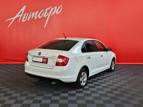 Skoda Rapid I с пробегом 2015 года, цена 945 000 рублей, 139479 км, лифтбек, Автокод Объявления