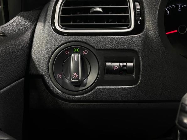 Volkswagen Polo V Рестайлинг с пробегом 2019 года, цена 1 399 000 рублей, 68894 км, седан, Автокод Объявления