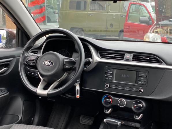 Kia Rio IV Рестайлинг с пробегом 2021 года, цена 979 000 рублей, 131420 км, седан, Автокод Объявления