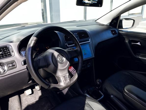 Volkswagen Polo V с пробегом 2013 года, цена 715 000 рублей, 141304 км, седан, Автокод Объявления