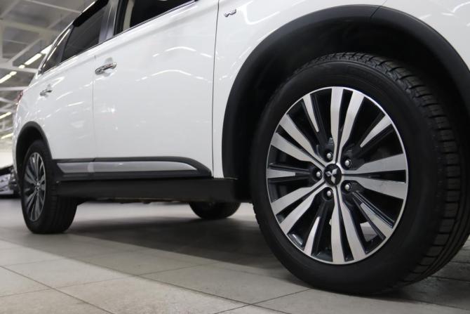 Mitsubishi Outlander III Рестайлинг 3 с пробегом 2019 года, цена 2 795 950 рублей, 116757 км, внедорожник, Автокод Объявления