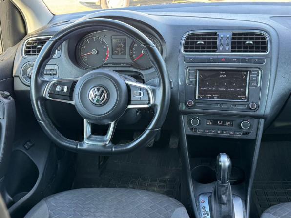 Volkswagen Polo V Рестайлинг с пробегом 2018 года, цена 1 299 000 рублей, 88650 км, седан, Автокод Объявления
