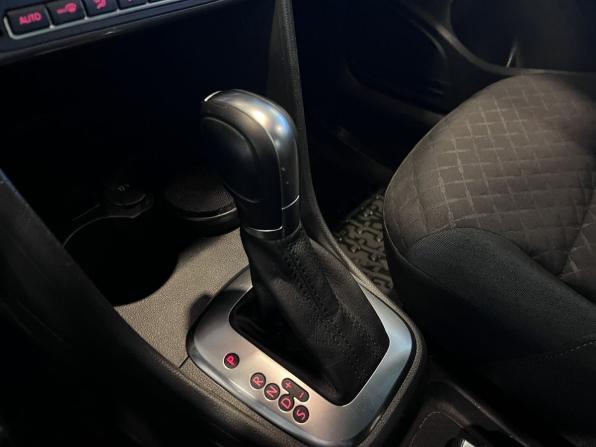 Volkswagen Polo V Рестайлинг с пробегом 2019 года, цена 1 365 000 рублей, 141471 км, седан, Автокод Объявления