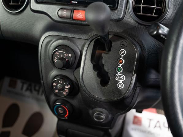 Toyota Spade с пробегом 2018 года, цена 1 070 000 рублей, 20333 км, компактвэн, Автокод Объявления