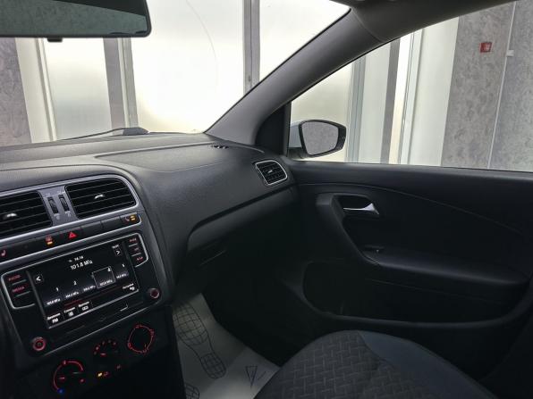 Volkswagen Polo V Рестайлинг с пробегом 2019 года, цена 1 095 000 рублей, 124461 км, седан, Автокод Объявления