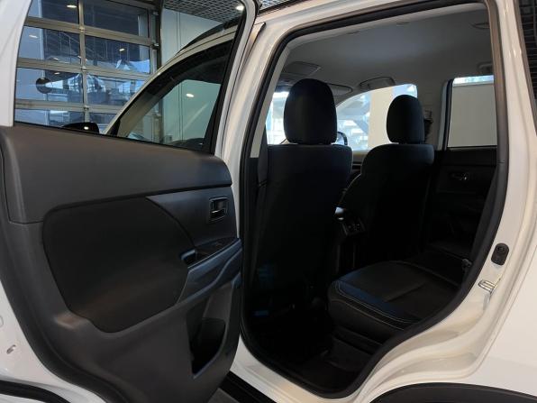 Mitsubishi Outlander III Рестайлинг 3 с пробегом 2021 года, цена 2 670 000 рублей, 42581 км, внедорожник, Автокод Объявления