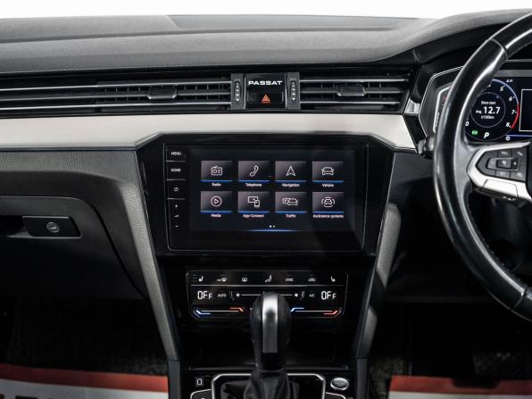 Volkswagen Passat B8 Рестайлинг с пробегом 2021 года, цена 2 089 500 рублей, 52961 км, седан, Автокод Объявления