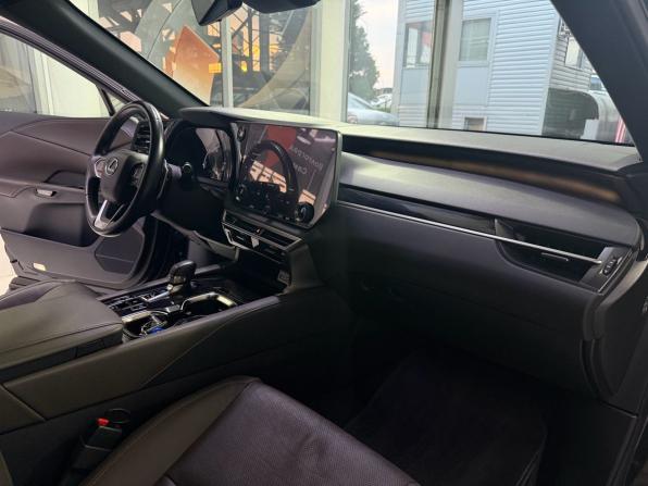 Lexus RX V с пробегом 2023 года, цена 7 300 000 рублей, 49618 км, внедорожник, Автокод Объявления