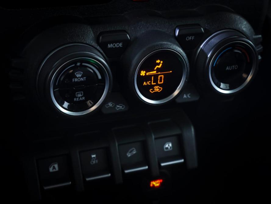 Suzuki Jimny IV Москва  - изображение 17