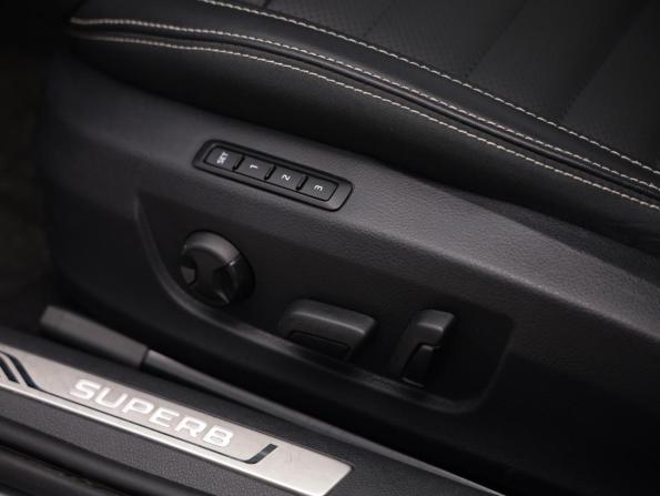 Skoda Superb III Рестайлинг с пробегом 2023 года, цена 3 199 000 рублей, 99410 км, лифтбек, Автокод Объявления